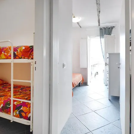 2 Bedroom Cozy In Appartamento Scario
